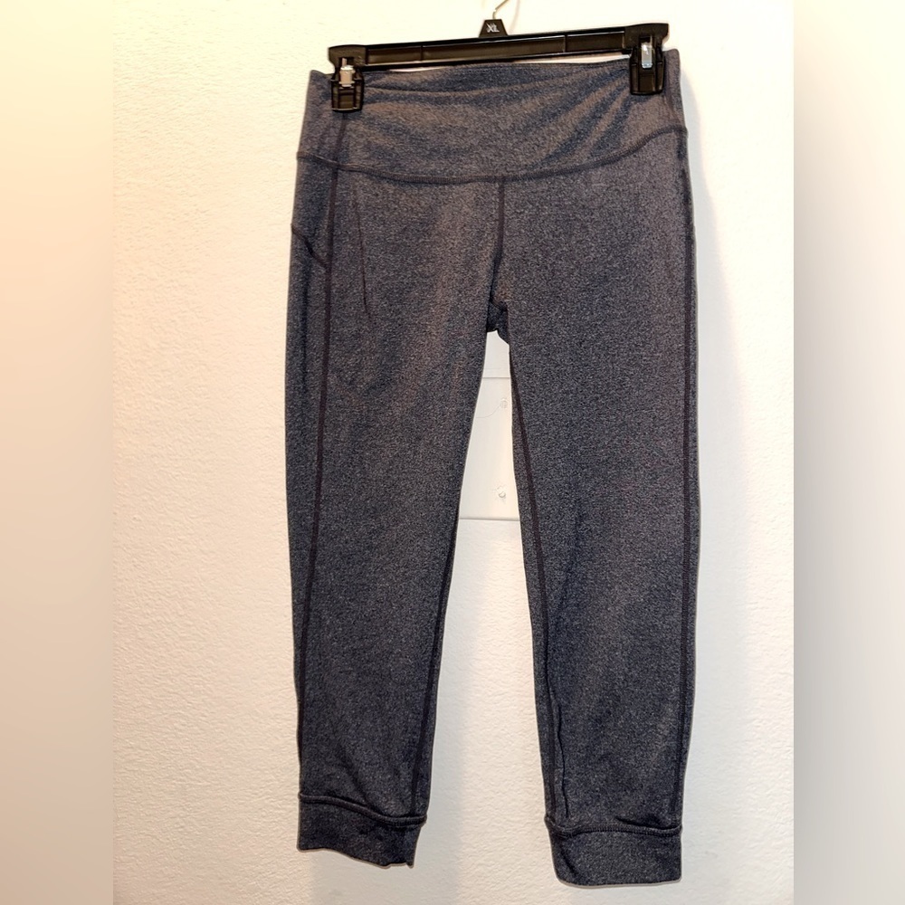 Athleta grey cropped crisscross hem design activewear gym leggings S great cond